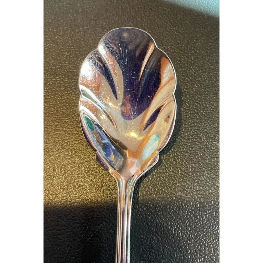 Oneida Distinction Deluxe‎ Rembrandt Stainless Scalloped Shell Sugar Spoon